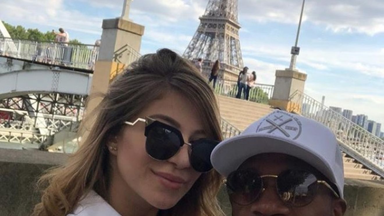 FOTO | Starul lui United și-a lăsat echipa pentru a merge la shopping cu soția. Cum arată blonda lui Fred cu doar câteva zile înainte să nască 