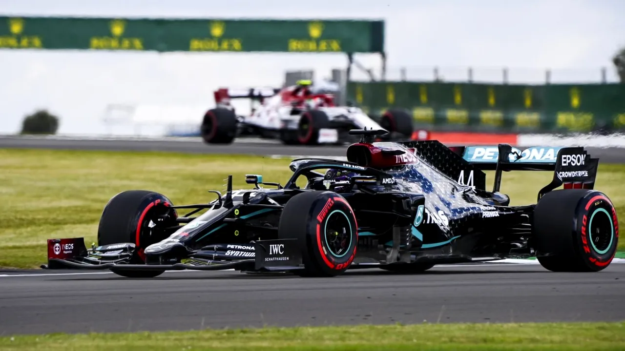 Formula 1: Lewis Hamilton, victorie cu emoții! Britanicul a terminat cursa având pană și fiind aproape să fie depășit. Care au fost incidentele de la Silverstone | FOTO