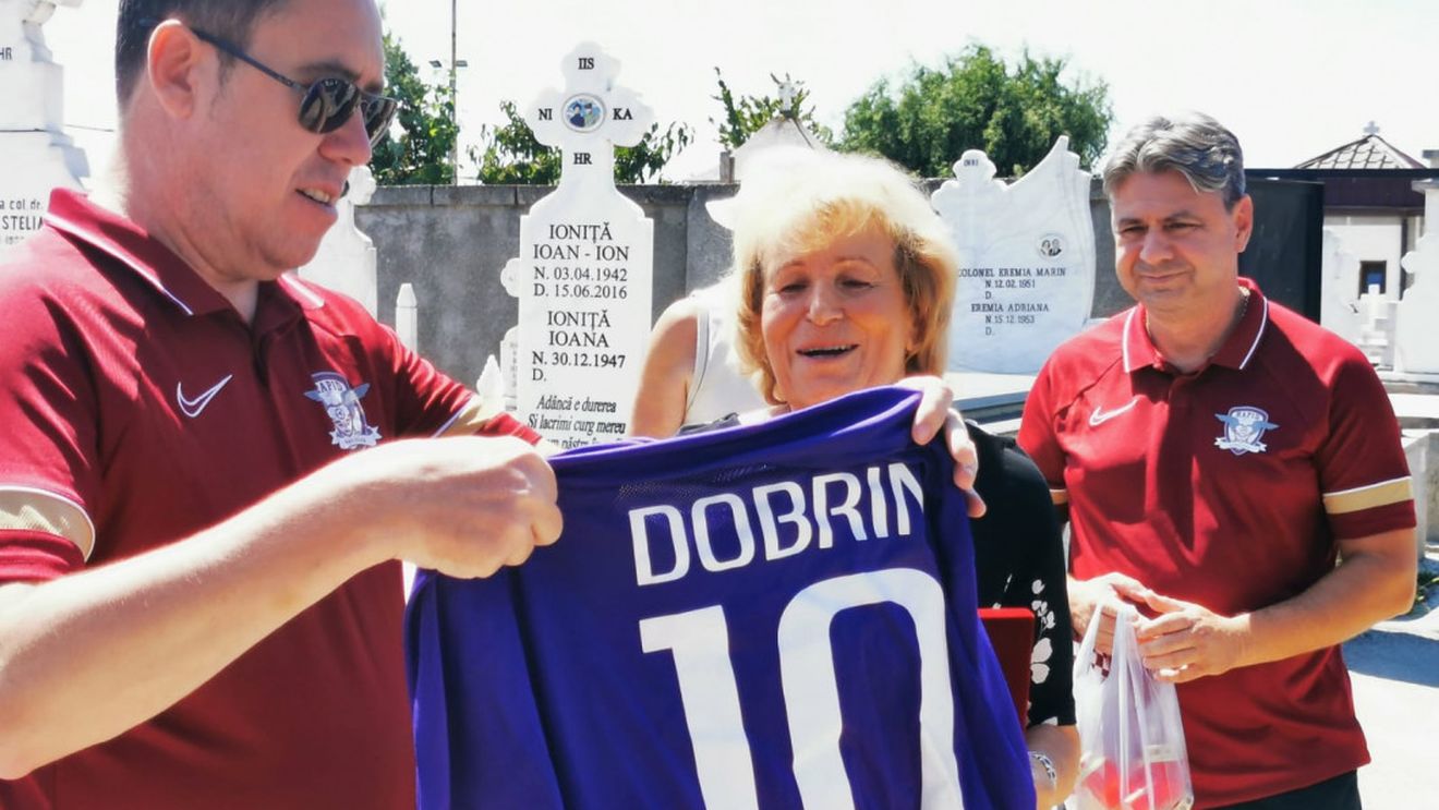 Rapidiștii s-au ținut de cuvânt! Cum l-au omagiat pe marele Nicolae Dobrin: „Mi-am dat seama că e al tuturor!”