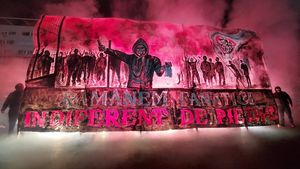 Suporterii UTA-ei s-au făcut simțiți pe arena „Francisc Neuman” la meciul cu U Craiova: ”Rămânem fanatici indiferent de piedici”