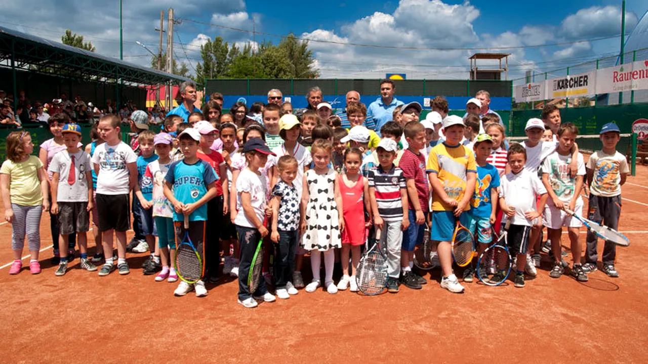 Ilie Năstase a tăiat panglica Bazei Sportive Tenis Club Curtea de Argeș: 