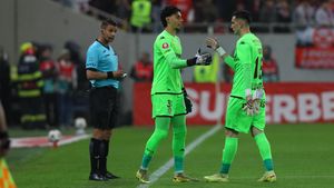 Șoc pentru Rapid în minutul 2 al meciului cu Dinamo! Aioani s-a rupt și a fost înlocuit cu Briciu