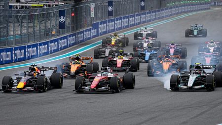 Ce se întâmplă în corpul unui pilot de Formula 1 în timpul unei curse: „Ca și cum ești strivit de un pian de 350 de kilograme într-un cuptor, la fiecare viraj!”