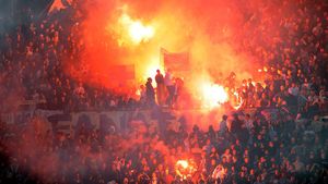 Se întâmplă în Franța!** Șefii lui OM și-au sancționat suporterii pentru torțele aruncate pe teren la partida cu Lyon! Vezi măsura!