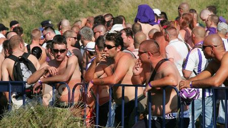 Ultrașii lui Ujpest, controlați "la sânge"** de Jandarmerie!