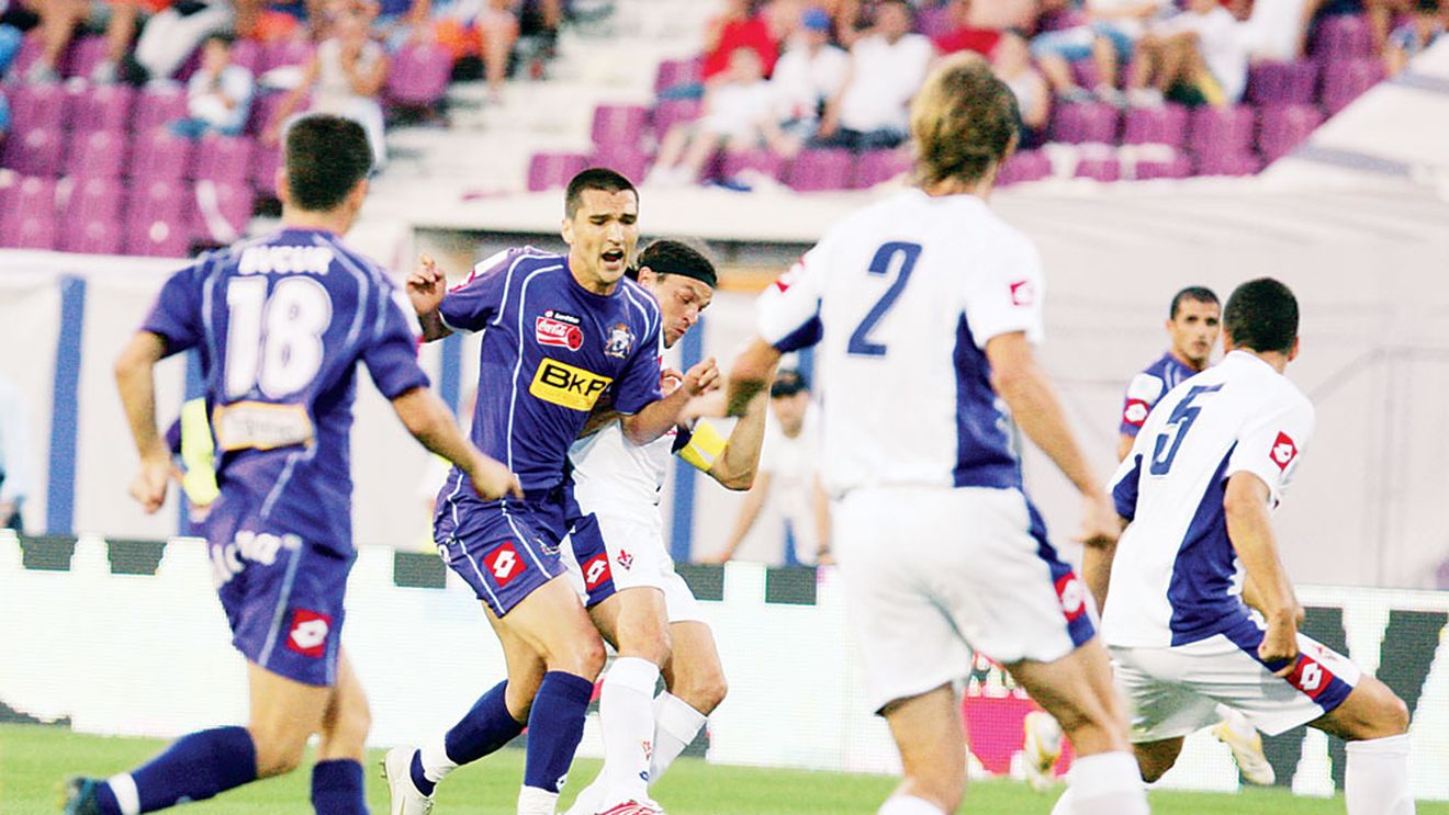 Poli are programate meciuri tari în intersezon