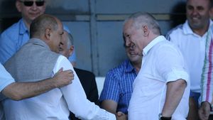 Porumboiu îi amenință pe rapidiști înaintea meciurilor din Cupă:** "Dacă îi mai prind cu sms-uri, le TAI mâinile!"