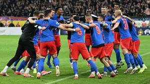 Gigi Becali a zis că îl cumpără, dar nu a virat banii. Acum, fotbalistul ar putea pleca de la FCSB: „Așteptăm să vedem dacă rămâne”