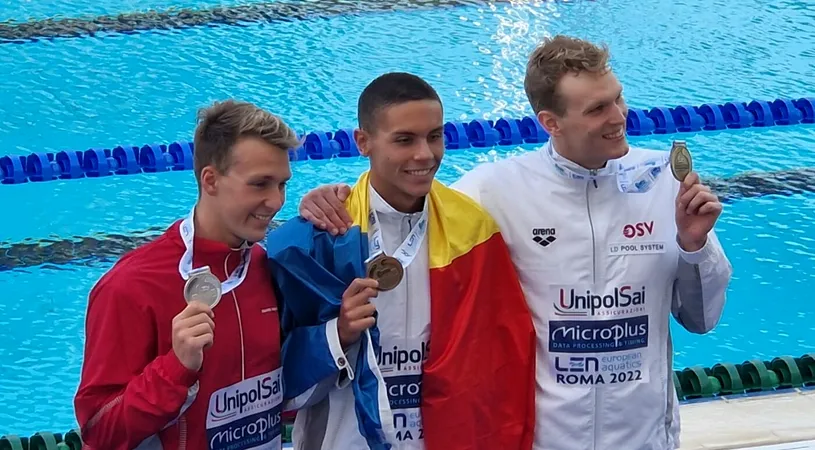 David Popovici, cu tricolorul la gât! Românul, în al nouălea cer după recordul mondial la Roma. Imagini superbe din capitala Italiei | GALERIE FOTO