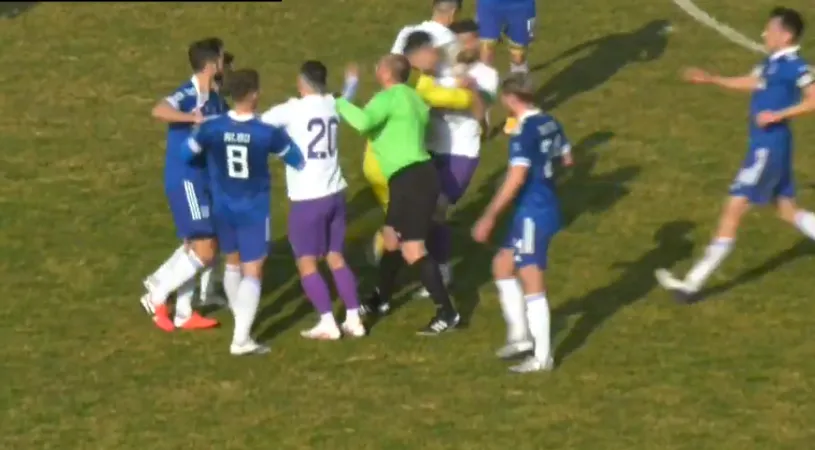 VIDEO | Multă tensiune în amicalul Campionii FC Argeș - ”FC U” Craiova. Un fault inocent la mijlocul terenului l-a scos din minți pe portarul Popa, care a sărit pe adversari. Oltenii au câștigat cu prim-divizionara