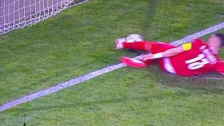 Cristiano Ronaldo a ieșit de pe teren înainte ca meciul să se termine! A dat cu banderola de pământ după ce nu i s-a validat golul perfect valabil! Arbitrul a recunoscut la vestiare: „Am greșit” + Reacția lui CR7 | VIDEO