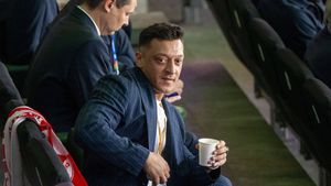 Mesut Ozil, interzis de fostul club pentru legăturile cu un grup extremist, care ar fi încercat asasinarea Papei