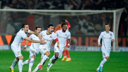 Astra vrea să facă "dubla" cu Steaua, dar nu s-a grăbit să facă transferuri și are  mari probleme de lot. "11"-le pregătit de Isăilă pentru Supercupă