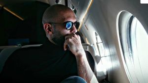 Andrew Tate, apariție incendiară cu mașina de 3.000.000 de euro, pe străzile din București. Fostul luptător MMA, poreclit King Cobra, n-a mai ținut cont de nimic