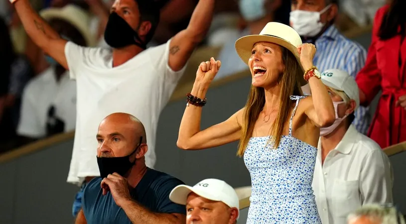 Cine este femeia puternică din spatele lui Novak Djokovic, care l-a susținut trup și suflet în meciul cu Rafael Nadal de la Roland Garros! S-au cunoscut în liceu și alcătuiesc un cuplu perfect | GALERIE FOTO