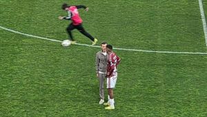 Costel Gâlcă a făcut prăpăd cu fotbaliştii săi! I-a certat vehement pe teren pe Talisson şi pe Paraschiv după Rapid - FC Argeş
