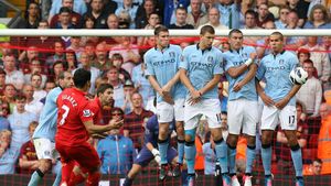 Mișcări de trupe în Premier League. Liverpool și Manchester City pregătesc o mutare neașteptată: Luis Surez, dorit de "cetățeni"