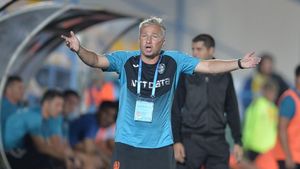CFR Cluj explică reacția de nervozitate a lui Dan Petrescu în meciul cu Astra. Comunicatul emis de clubul din Gruia: "Vom fi mai săraci fără el"