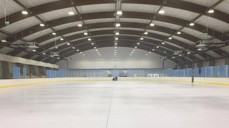 FOTO | Cum arată patinoarul construit de Țiriac lângă București. "Dacă se vrea cu adevărat, se poate!"