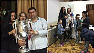 FOTO + VIDEO Dedicație pentru "noul Rapid": "A văzut toți și sărmanii / Cum joacă echipa Voluntarii". Surpriză: cine se laudă cu Cupa României câștigată de FC Voluntari. În acest timp, la Roma...