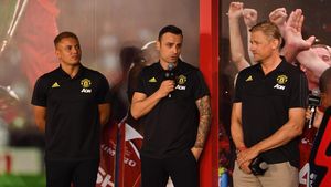 Milionarul a intrat în faliment şi a divorțat după o relație de peste 20 de ani. Acum, şi-a găsit o nouă iubită: e femeie de afaceri şi arată spectaculos