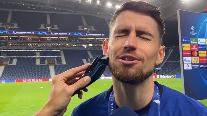 Jorginho, show după ce Chelsea a câștigat Liga Campionilor! Un jurnalist l-a bărbierit. „Era să mă las de fotbal”