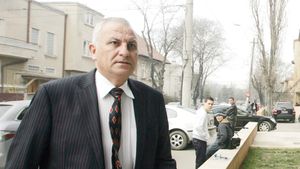 "Bine că nu l-am sunat!** Poate mă trezeam cu un glonț în cap de la mafiotul ăla!"