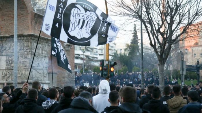 "Dacă PAOK nu e judecată corect, orașul va arde!". Mii de oameni au ieșit pe străzile din Salonic pentru echipa antrenată de Răzvan Lucescu