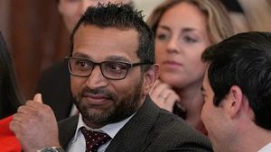 Cum s-a apărat directorul FBI după imaginile în care apare petrecând cu bere în vestiarul naționalei SUA de hochei