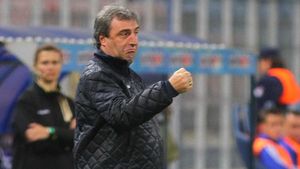 A fost aproape de a semna pe 3 ani cu Steaua! Stoichiță: "Are calități!"** Becali: "E ofensiv, e bun!" Acum e pe mâna unui antrenor de fete într-o ligă anonimă :)