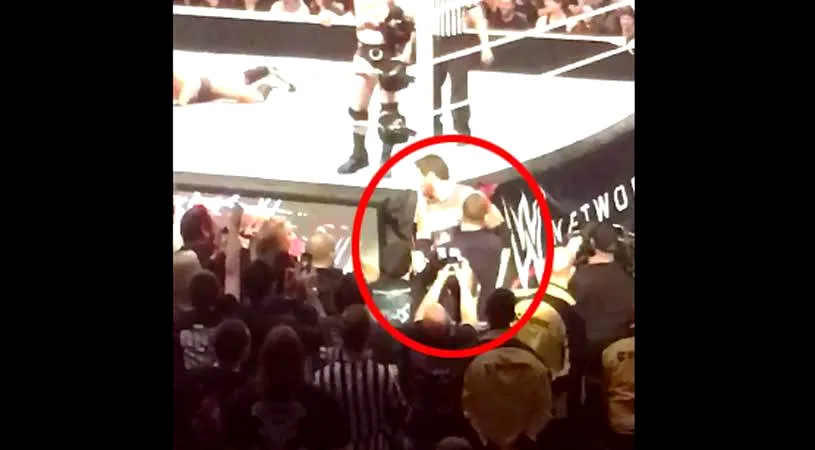 VIDEO | Rooney a pălmuit un luptător de wrestling în timpul unei gale din Manchester. Cum a reacționat Wade Barret