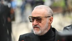 Gigi Becali i-a zis în direct lui Reghecampf ce clauză de reziliere în oglindă își poate pune în contractul cu FCSB! Suma e astronomică