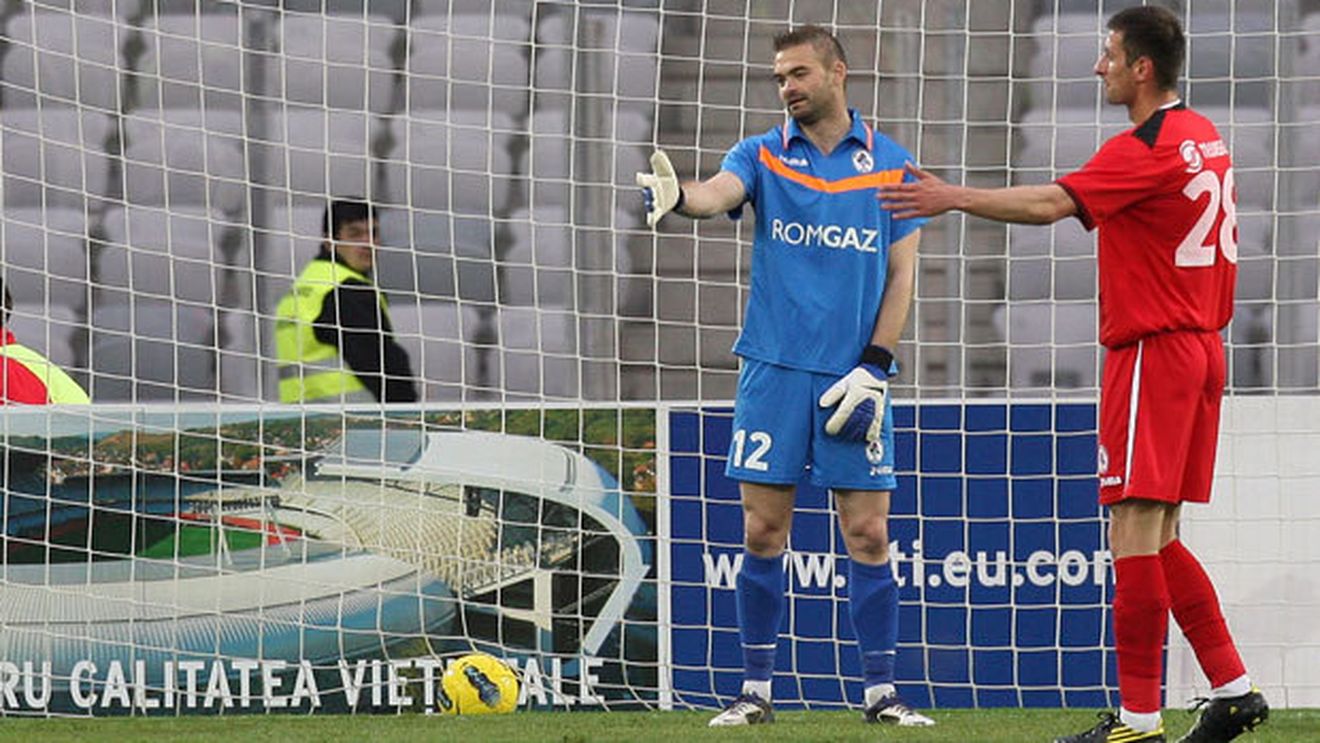 Pustai și blestemul goalkeeperilor:** a trimis un debutant între buturi contra lui Dinamo! Lumea a rămas cu gura căscată când a văzut cine e rezervă de portar