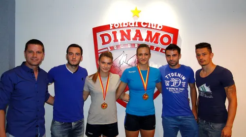 Stoican s-a întâlnit cu handbalistele campioane mondiale Bianca Bazaliu și Florența Ilie