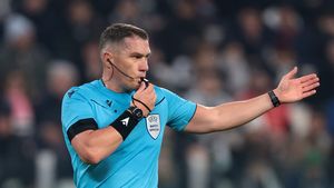 Istvan Kovacs, judecat de englezi și de francezi pentru aceeași fază! Au tras concluzia și au dat verdictul despre român, după Liverpool - PSG