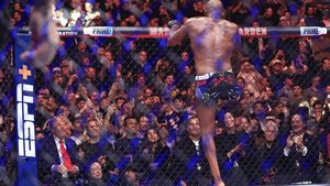 Triliardozaurii! Aşa arată cea mai scumpă zonă VIP din istoria sportului: trei dintre cei mai bogați oameni ai planetei, cu o avere de peste 1.2 trilioane de dolari, au stat unul lângă altul la gala UFC