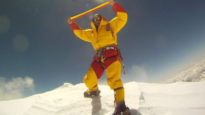 Performanță fantastică pentru Horia Colibășanu: a cucerit vârful Everest fără șerpași sau oxigen suplimentar, în premieră națională!