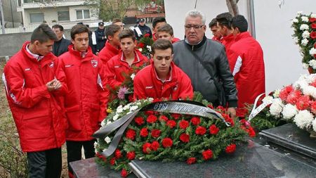 Doliu în fotbalul românesc! FOTO: "Câinele" Lică Nunweiller a fost condus pe ultimul drum
