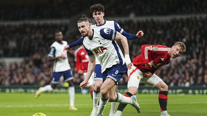 Ce a scris BBC despre meciul nebun dintre Tottenham și Manchester United în care i-a dat lui Radu Drăgușin nota 6.3