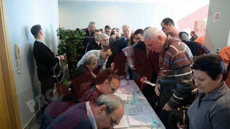 Goran: "Astă-seară se face o chermeză, mai trebuia o găleată, o sticlă de ulei, două pungi cu făină, să fie împărțite delegațiilor". Campionul mondial a atras atenția asupra "organului de conducere, Consiliul de Administrație"