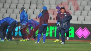 Fotbal-hochei și în Europa! "Nu-mi intră crampoanele" FOTO: Cum au reacționat gorjenii când au văzut terenul