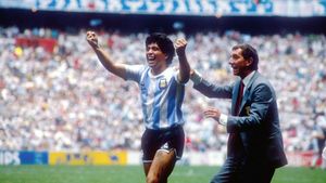 Prețul tricoului lui Maradona a sărit în aer! Cât cere proprietarul pentru echipamentul purtat de „El Pibe D'Oro” în meciul istoric cu Anglia