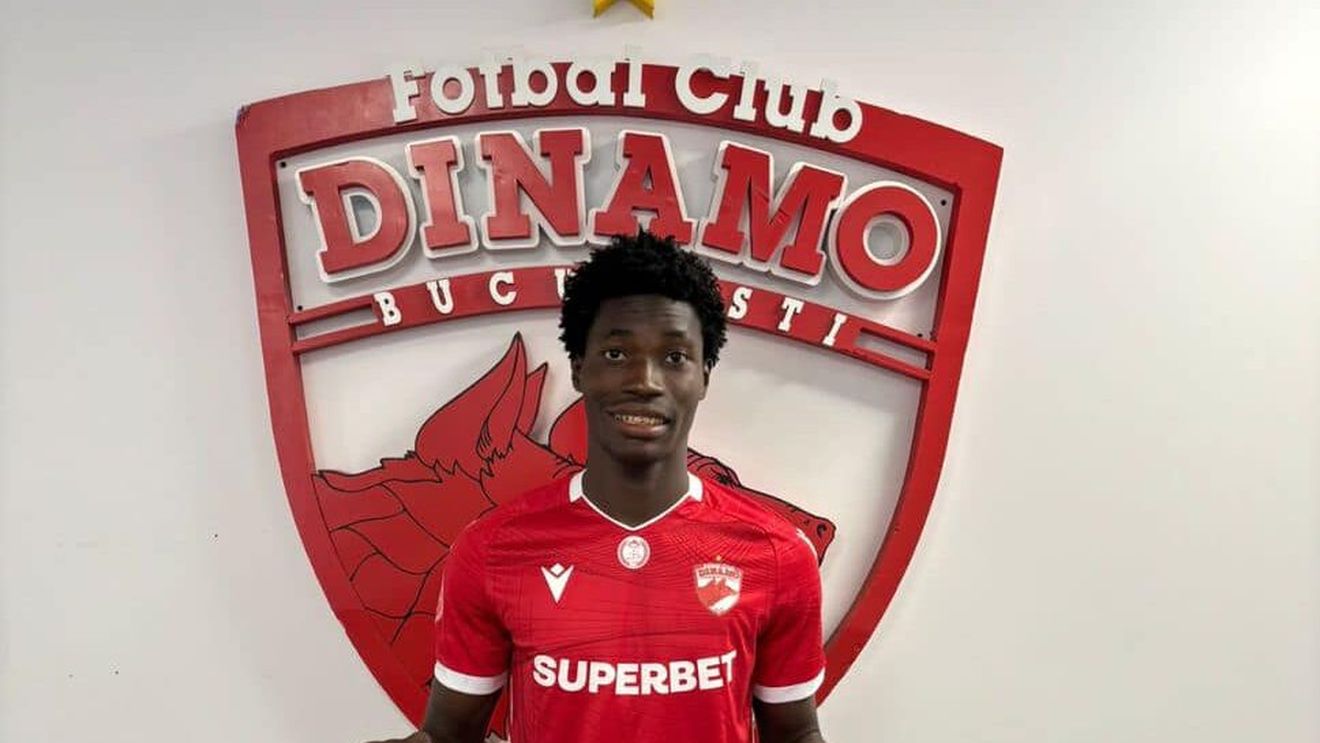 Dinamo București a transferat un nigerian de 18 ani! Mijlocașul a fost prezentat oficial