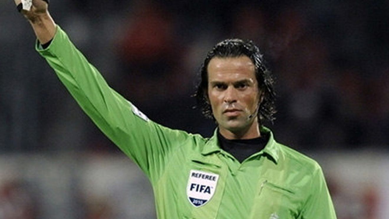 Olandezul Bas Nijhuis va arbitra partida Steaua - Schalke