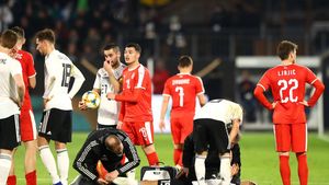 Leroy Sane a scăpat miraculos de o accidentare groaznică. VIDEO | Momentul în care toată lumea s-a blocat. Joachim Low a răsuflat ușurat: "Aceste faulturi pot rupe oase"
