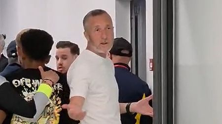 Imagini virale! Mihai Stoica a făcut show la vestiare: cum i-a ironizat pe dinamoviști după victoria FCSB!