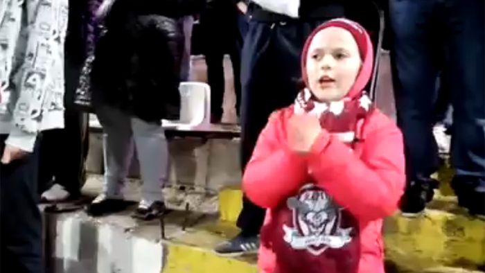 Pe Giulești se cântă cu inima, nu cu vârsta! VIDEO - Moment emoționant la meciul Rapidului