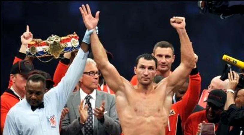 Vladimir Klitschko s-a impus prin KO tehnic în repriza a șasea!** Ucraineanul și-a păstrat titlurile WBA-IBF-WBO la categoria grea VIDEO 