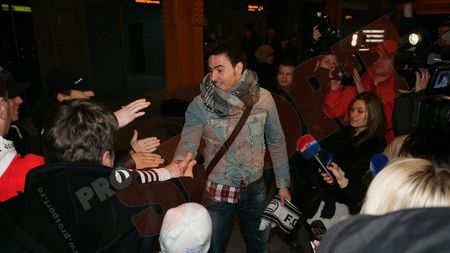 FOTO** "Prințul", asaltat de fani la sosirea la Cluj! "Sunt foarte bucuros!"