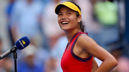 Adevăratul motiv pentru care Emma Răducanu nu reprezintă România: „Nici dacă ar vrea..." Dezbatere aprinsă după calificarea în sferturi la US Open